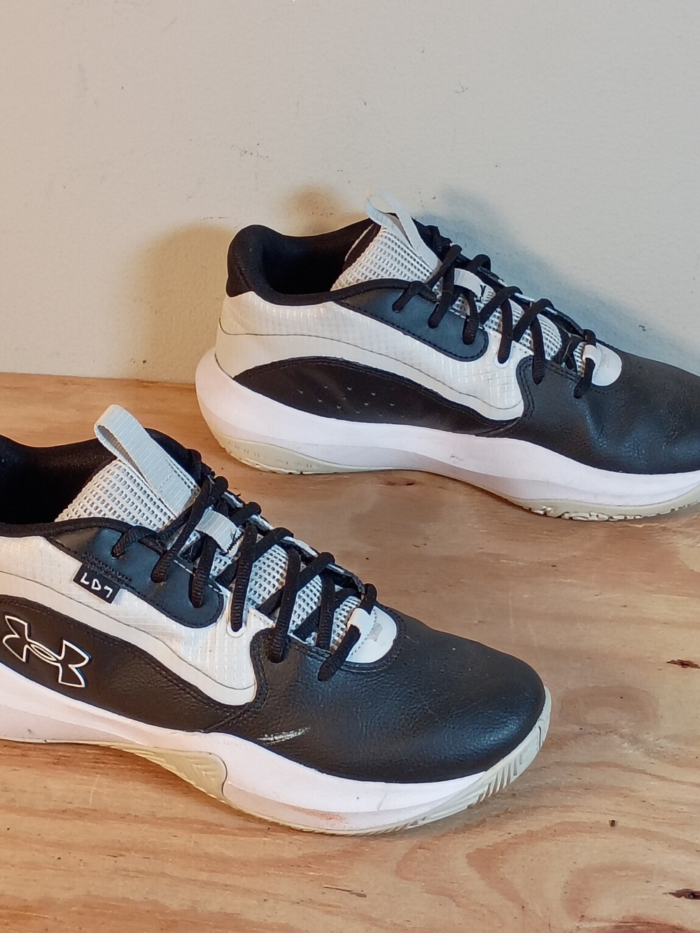 Under Armour Lockdown 7 Basketball Shoes Mens Size 10 Black White 3028512-002